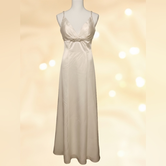 NWT Size 8 Venus Bridal Pallas Athena Ivory Satin Rhinestone Waist & Straps - Picture 4 of 10